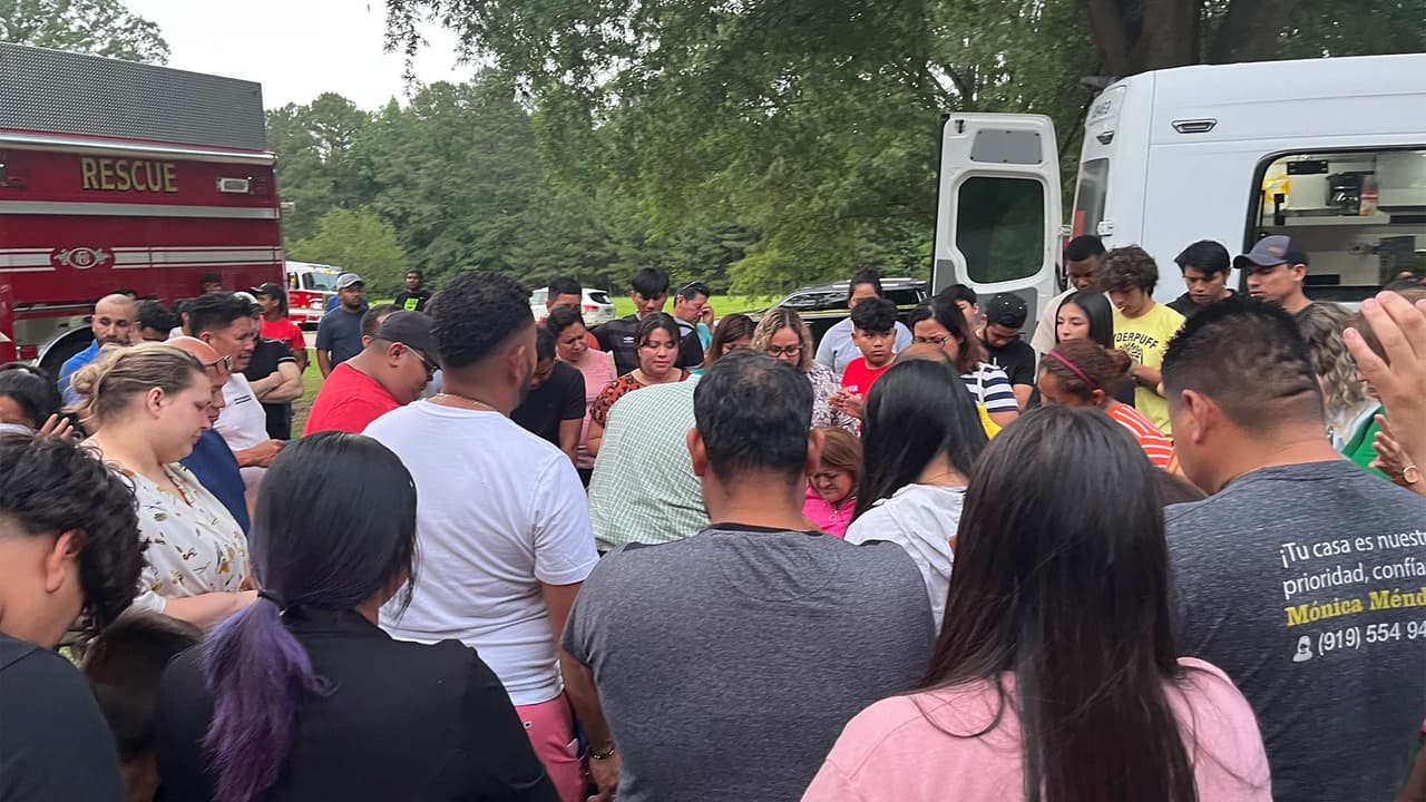 La comunidad se unió en oración luego que las autoridades suspendieran la búsqueda.