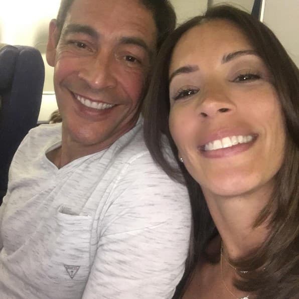 Juntos han construido un hogar lleno de amor y valores.