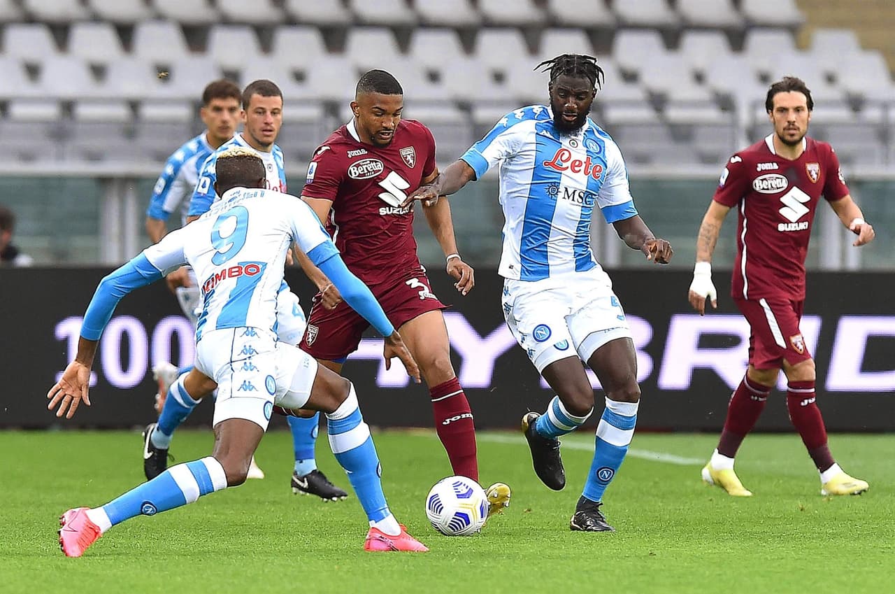 Napoli se impuso ante Torino 2-0 durante la fecha 33 en la Serie A. Bakayoko anotó golazo al minuto 11, seguido de Osimhen al minuto 13. Torino se quedó con diez hombres tras doble amarilla para Mandragora. El mexicano Hirving Lozano entró al minuto 58 al campo.