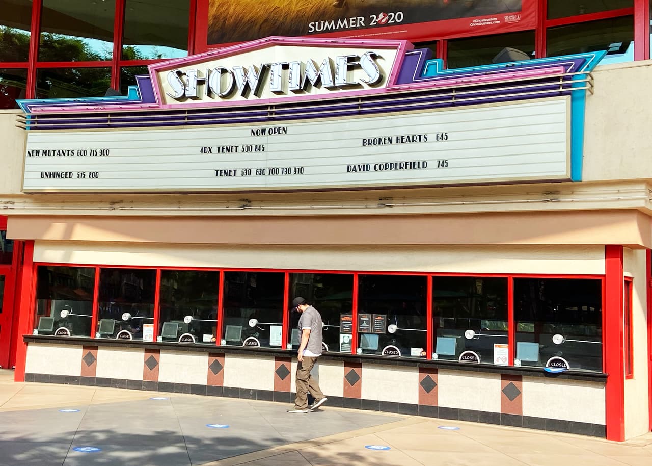 Salas de cines pueden abrir en el condado de Fresno y otros negocios de River Park lo hacen esta tarde