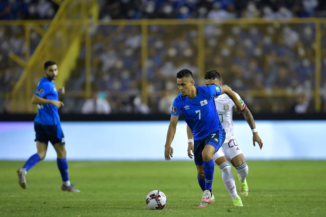Con anotaciones de Héctor Moreno y Raúl Alonso Jiménez, México vence 0-2 a El Salvador.