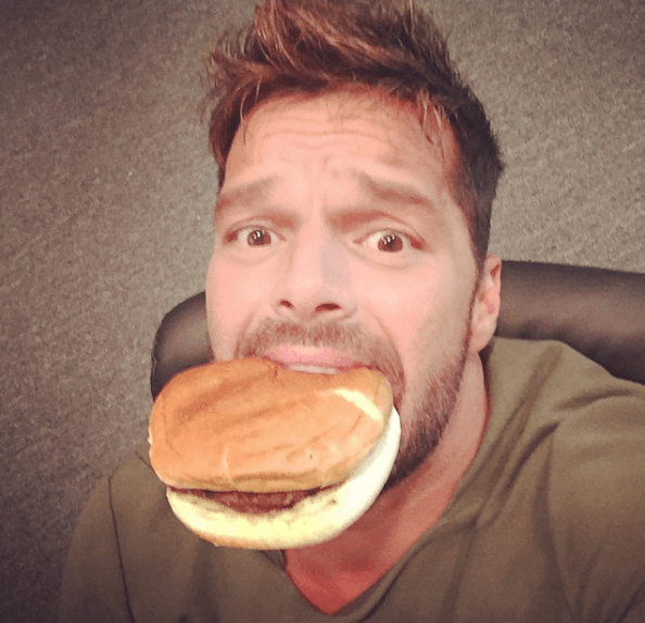 Aunque el intérprete de 'La mordidita' ha revelado que le encanta la comida condimentada y llena de grasa.