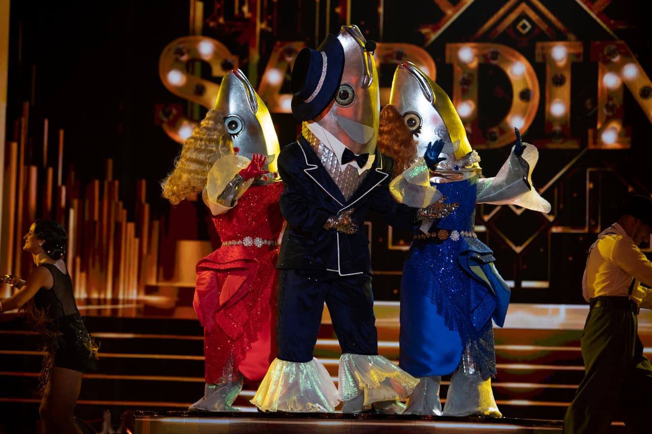 Los investigadores mencionaron los nombres de Adriel Favela, Gerardo Ortiz, Joss Favela y Espinoza Paz como posibles personalidades detrás de Sardinas.
<br>