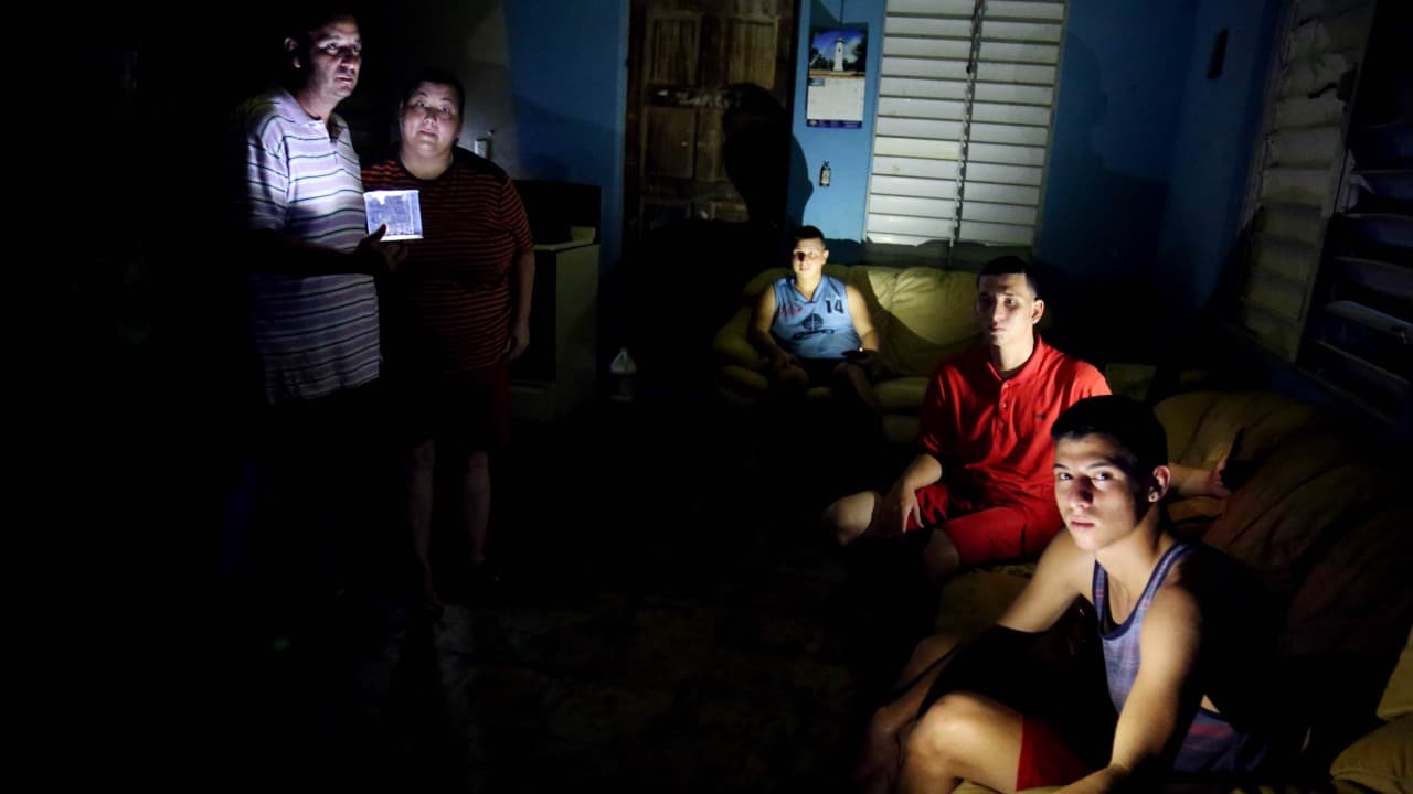 Esta familia lleva medio año sin luz en la montaña de Puerto Rico 