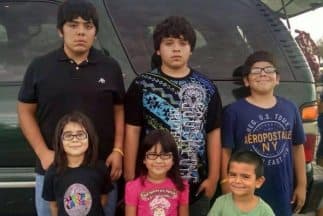 Los hermanos Ortiz-Hernández en la foto que emplea la campaña para recaudar dinero para los sobrevivientes.