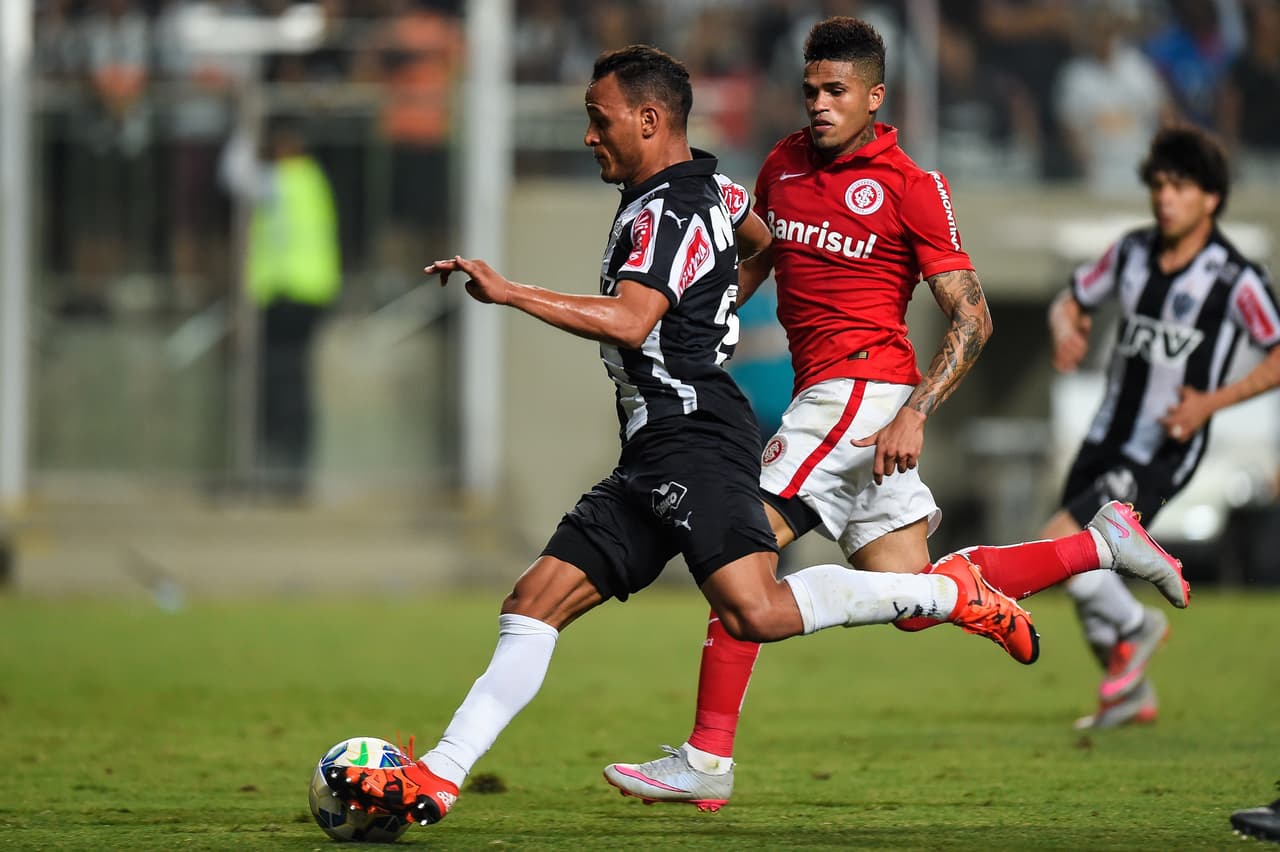 Atlético Mineiro 2-1 Internacional: Atlético Mineiro vence a Internacional y sigue peleando la punta del Brasileirao