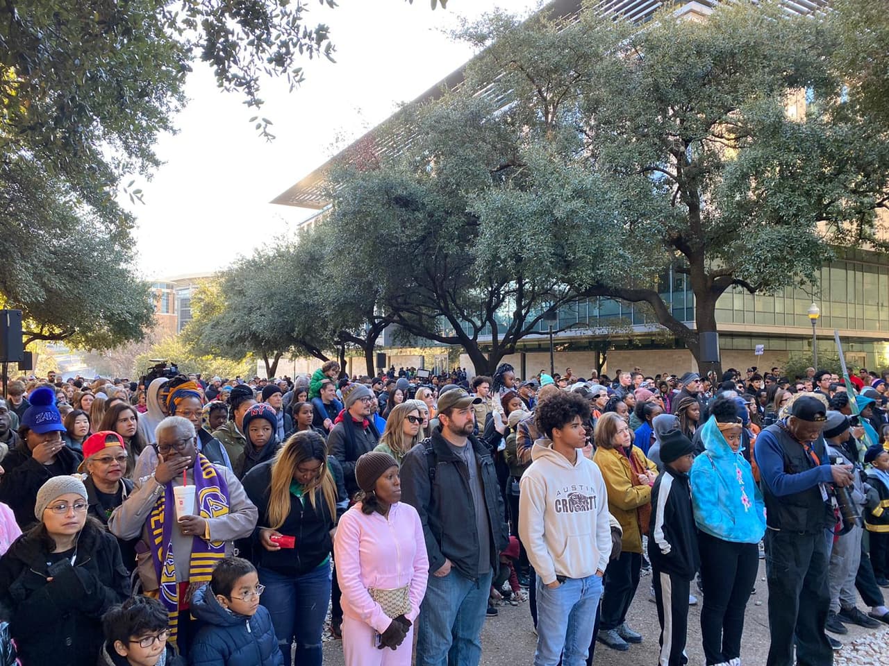 La marcha comenzó a las 9 a.m., cerca de la estatua de MLK en el East Mall.