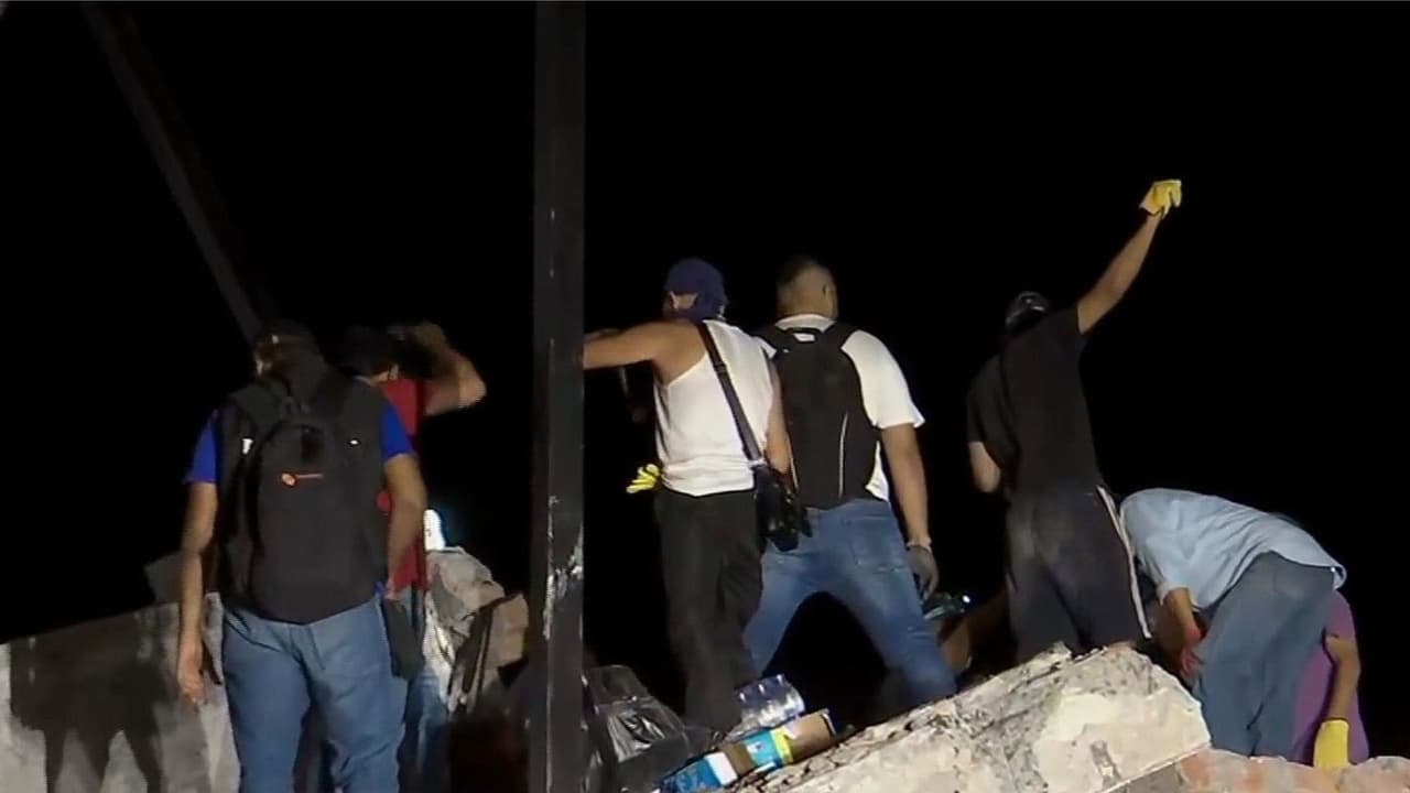 Así fue el momento en que voluntarios pidieron silencio durante el rescate de sobrevivientes del terremoto en Colombia