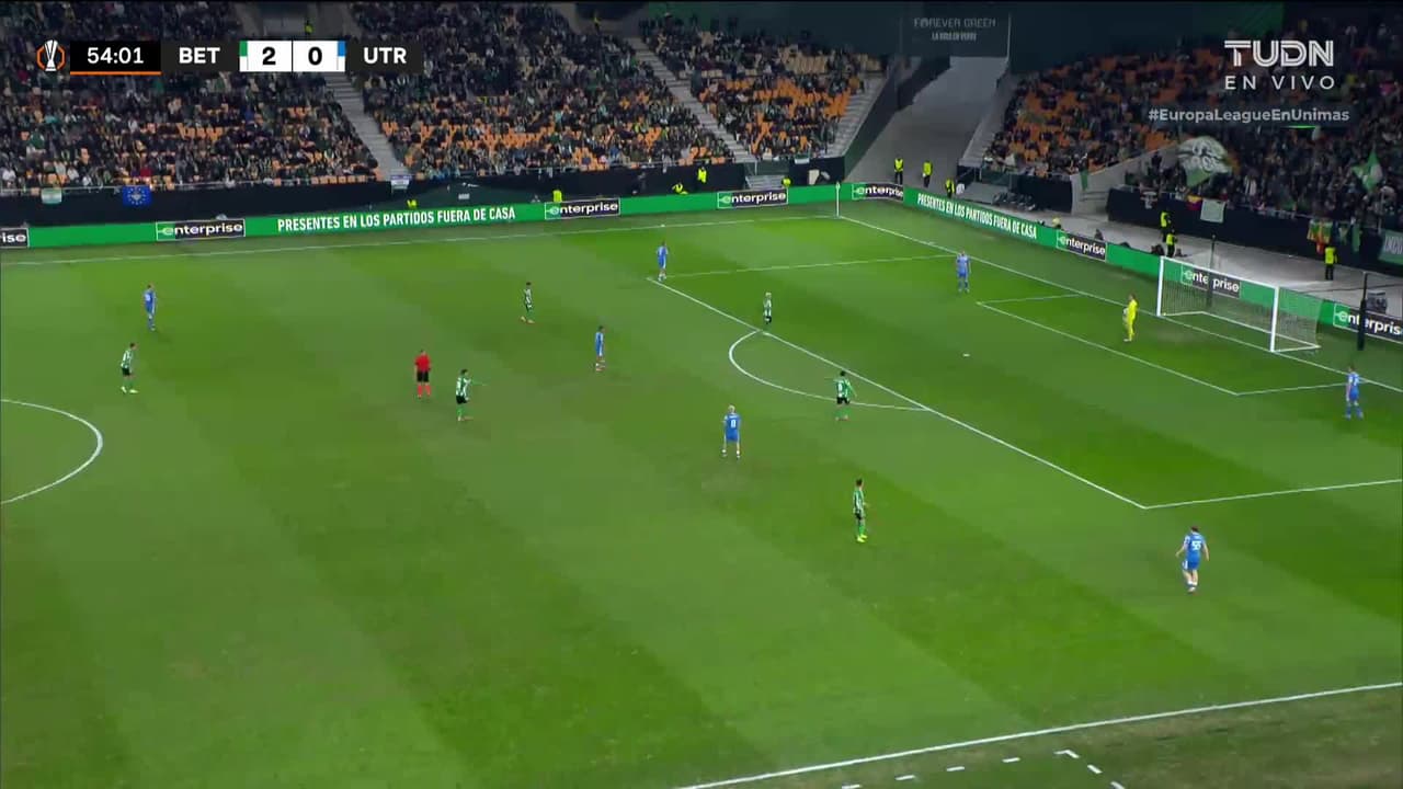 ¡GOL!  anota para FC Utrecht. Miguel Rodríguez