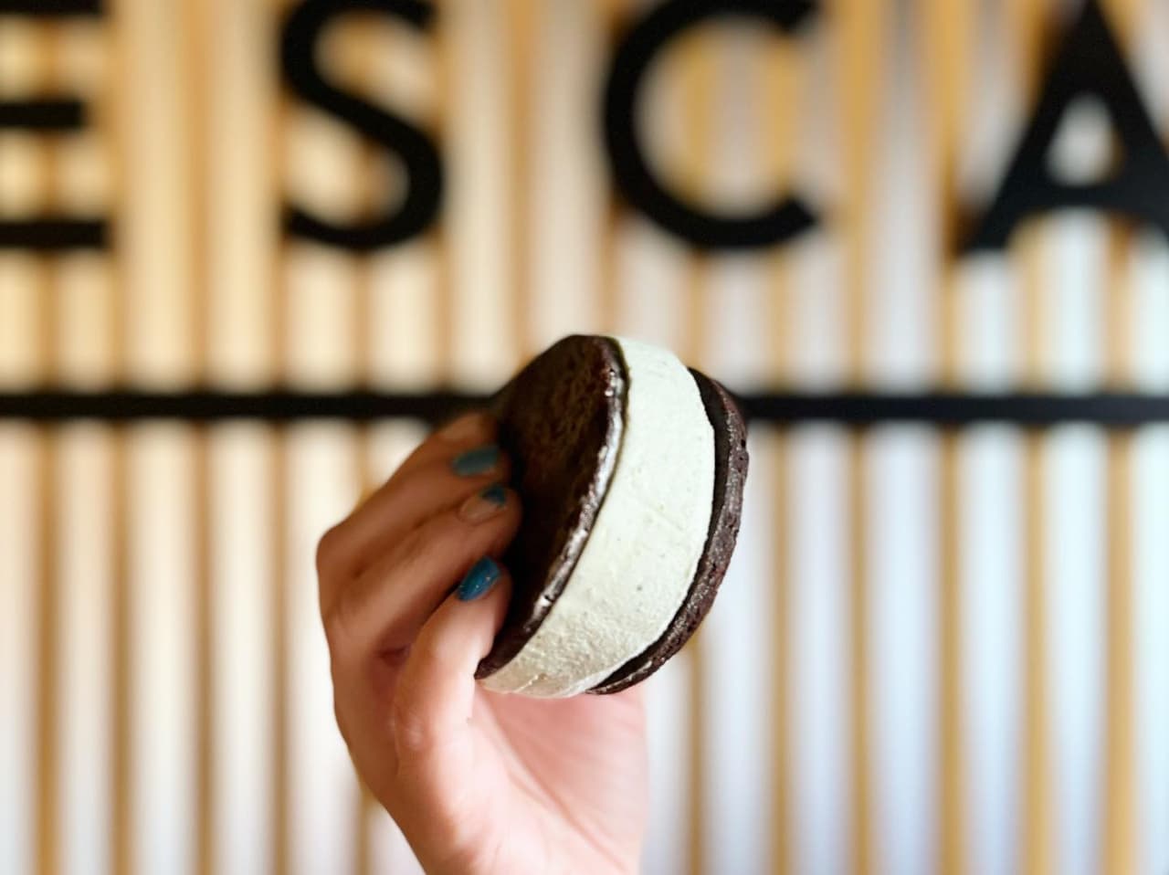 <b><a href="https://escazuchocolates.com/">Número 9: Escazú Chocolates (936 N Blount St, Raleigh)</a></b>. Sus dulces y helados están hechos con chocolate e ingredientes locales. Dicen que utilizan Homeland Creamery Dairy, Big Spoon Nut Butters, Counter Culture Coffee, entre otras.