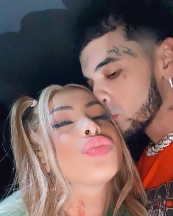 Pero como dice la canción, ‘Se acaba el amor’ y desde el 2021, el noviazgo entre estos afamados cantantes se terminó y al parecer, ya no hay marcha atrás, pues Anuel asegura estar super enamorado de la también reggaetonera Yailín la Más Viral, con quien se rumora ya hasta se casó e incluso, pudiera estar próximo a ser papá.