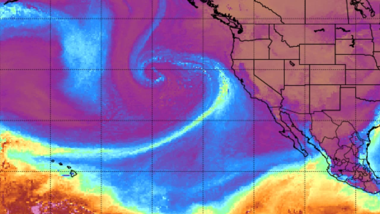 De Hawaii a San Francisco: así se ve desde el satélite el río atmosférico que azota al norte de California