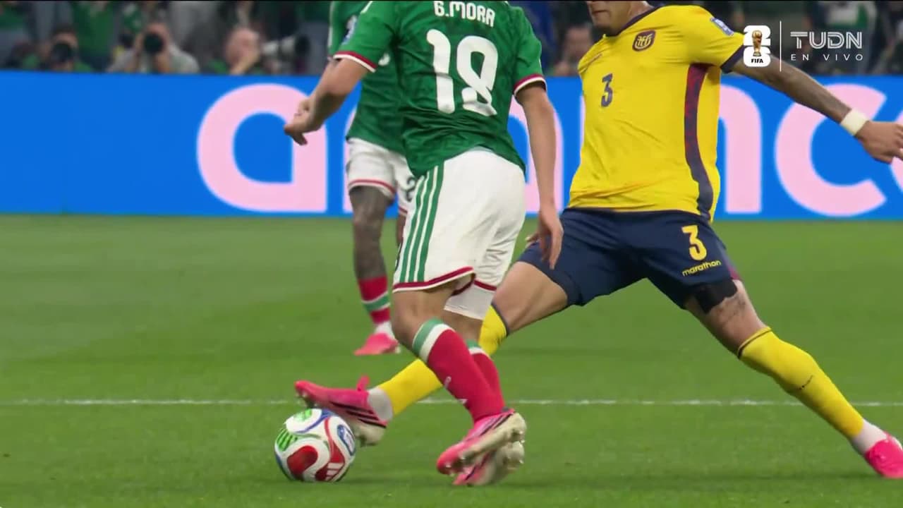 ¿Tronaron a Gil Mora? Le cometen falta vs. Ecuador y el Vasco lo saca así