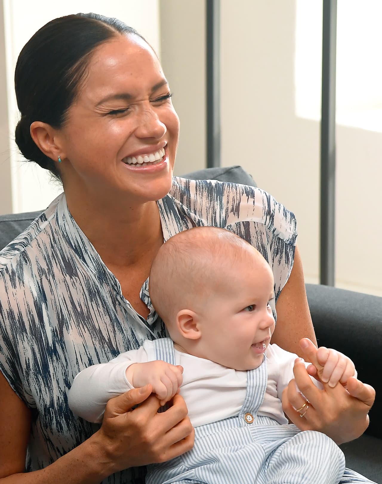 "Me dijeron que en 2019 
<b><a href="https://www.univision.com/famosos/a-meghan-markle-y-harry-les-llueven-criticas-por-anunciar-su-nueva-fundacion-en-el-peor-momento-fotos" target="_blank">fui la persona más 'trolleada' </a></b>del mundo. Ocho meses después de eso, ni siquiera era visible. Estaba de baja por maternidad con un bebé”, agregó. 
<br>