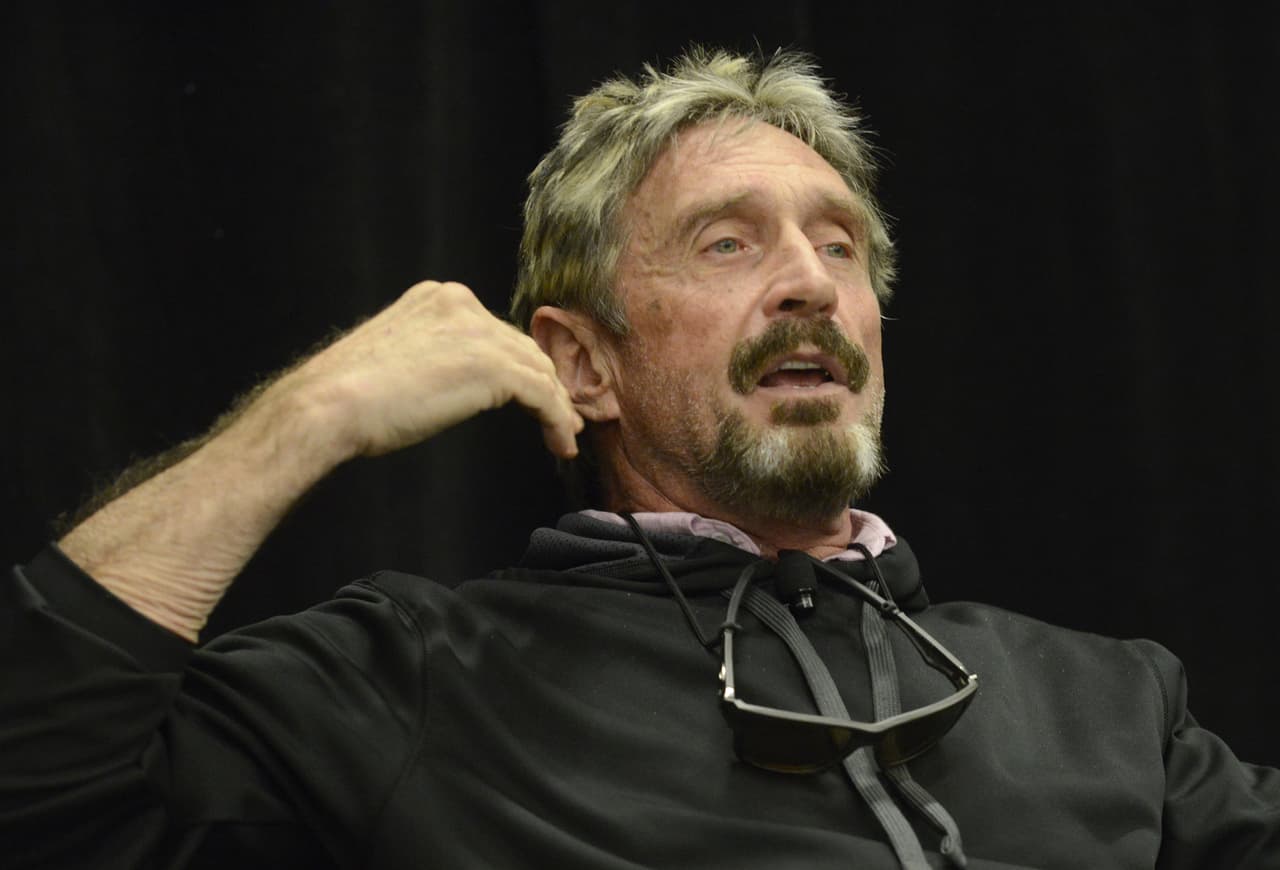 Un excéntrico millonario prófugo de la justicia se lanza desde Cuba como candidato a la Casa Blanca