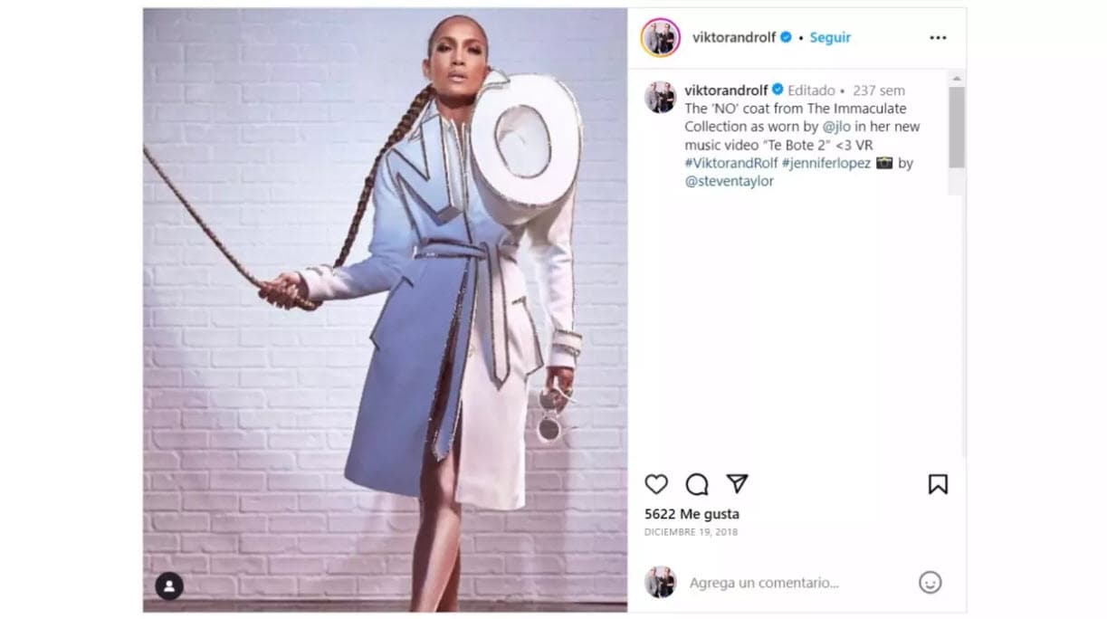 Su look causó polémica, pues en 2018 
<a href="https://www.univision.com/famosos/shakira-vestido-jlo">Jennifer López lo utilizó</a> para el videoclip de la canción 'Te boté', colaboración con Wisin & Yandel, Cosculluela, Ozuna, Nicky Jam y Bad Bunny.
<br>