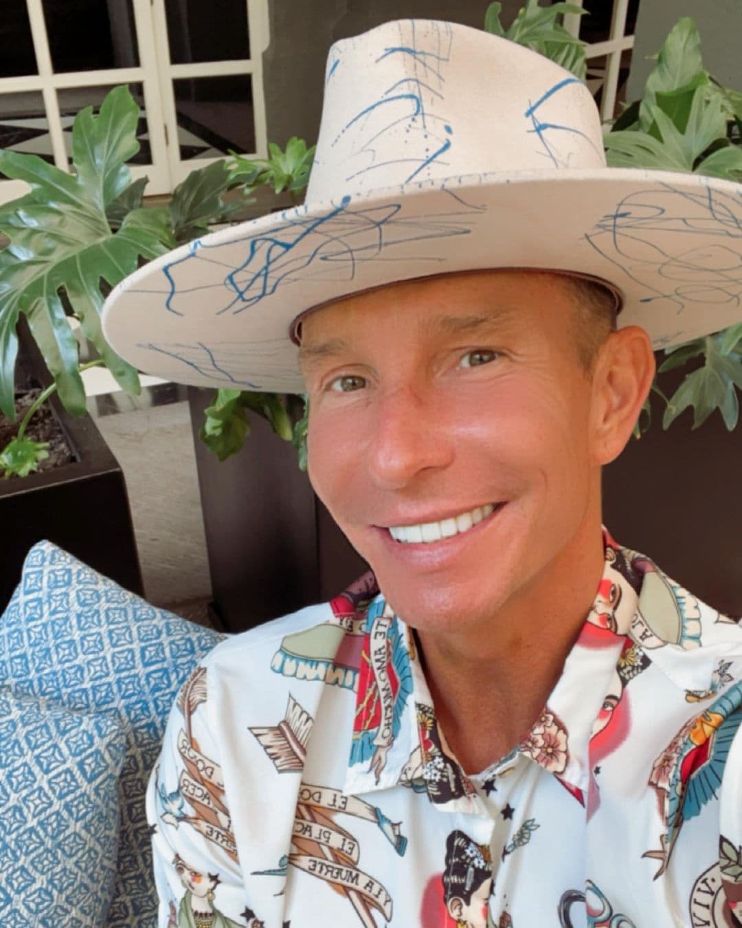 <a href="https://www.univision.com/shows/despierta-america/andrea-legarreta-reacciona-al-romance-de-maria-conchita-alonso-con-erik-rubin">Erik Rubín</a> cumplió 21 años de casado con la conductora Andrea Legarreta este 2021 y si bien nunca deja de remarcar lo enamorado que se encuentra vía redes sociales, en su juventud conquistó a diversas famosas latinas.