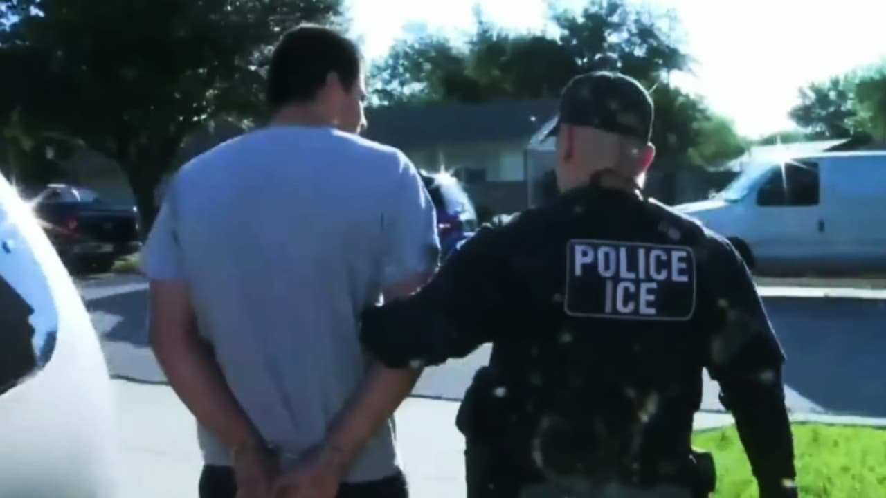 Temor a redadas migratorias marca el regreso a clases en Los Ángeles