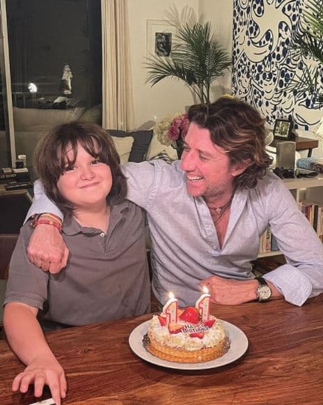 Afortunadamente todo acabó en agosto de 2021; el español comentó para ‘Sale el Sol’ que los únicos beneficiados eran los abogados: “He decidido a partir de ahora que ya no tengo abogado, porque realmente me doy cuenta que llevo 10 años de litigio y toda esta gente involucrada es toda una industria. Yo ya no puedo más, me parece que es absurdo y súper negativo para los niños”.