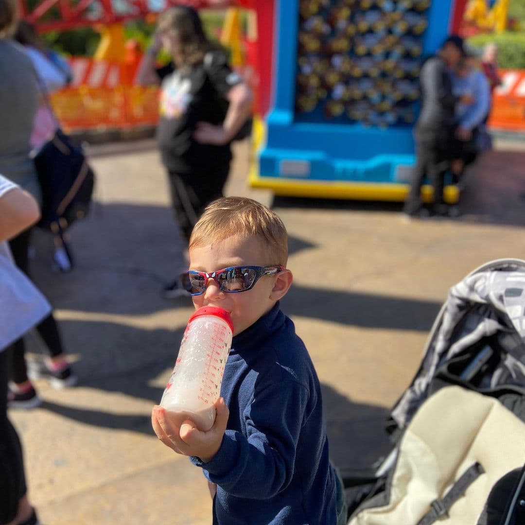 Liam es todo un galán, y derrocha estilo a donde quiera que va.