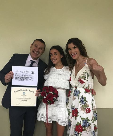 "¡Lo lograste hijita mía! Te graduaste como las grandes. Recuerda que esto no es el final si no apenas el principio de una vida maravillosa. Con muchas responsabilidades y retos, pero estoy seguro que los librarás todos y saldrás victoriosa con mucho aprendizaje y madurez.. te amo .. ¡gracias a la vida por la famila tan hermosa que tengo!", se lee en la cuenta del presentador de Despierta América.