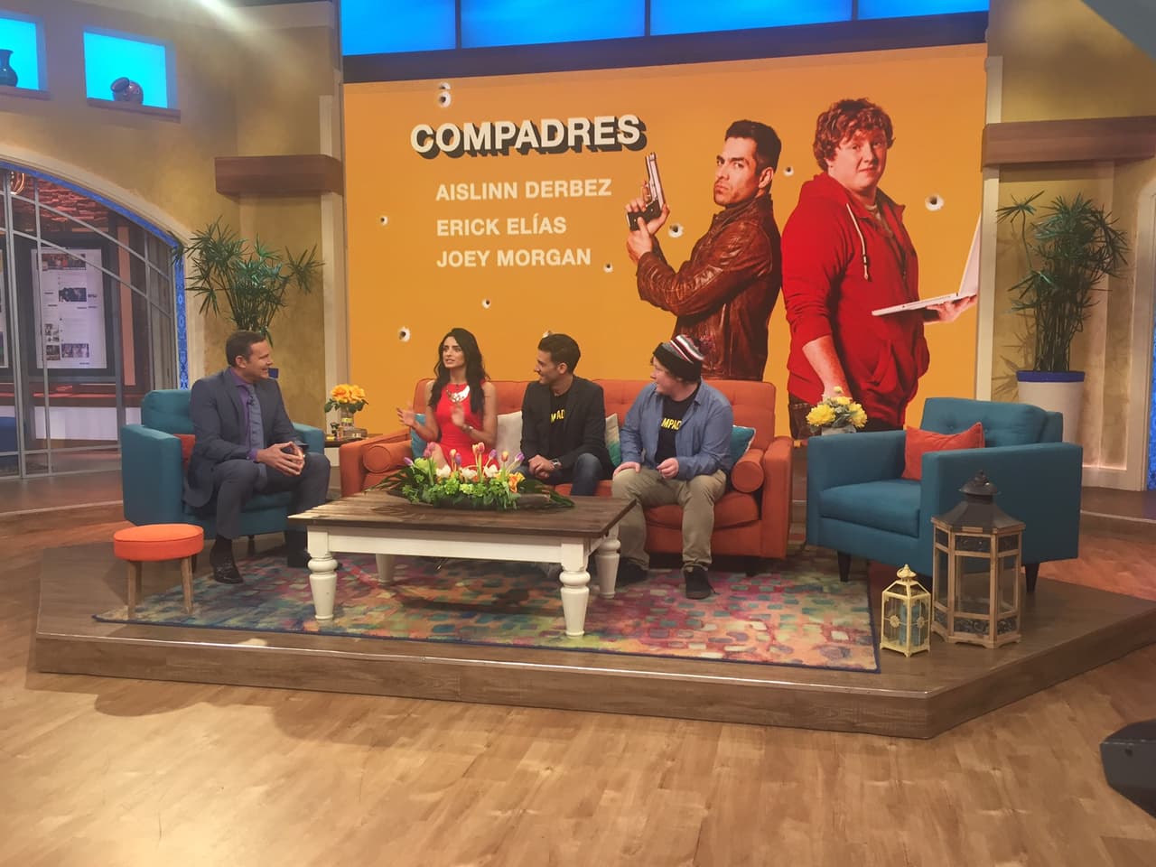 Aislinn Derbez contó cómo Joey Morgan aprendió varias expresiones en español con la guía de Omar Chaparro.