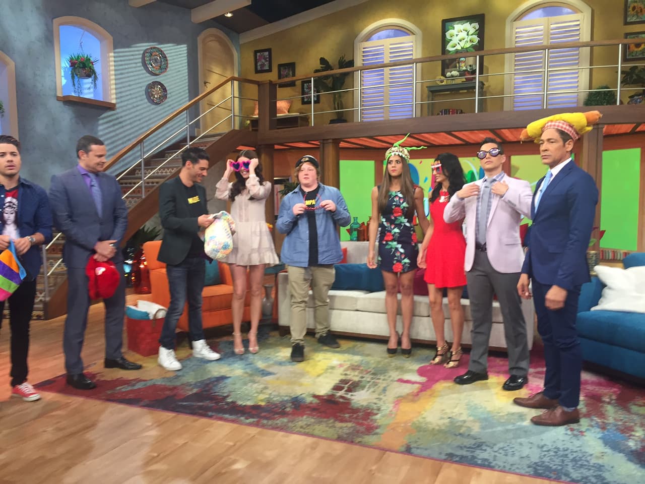 En esta casa nadie se pone serio, siempre estamos listos para divertirte con nuestras locuras.