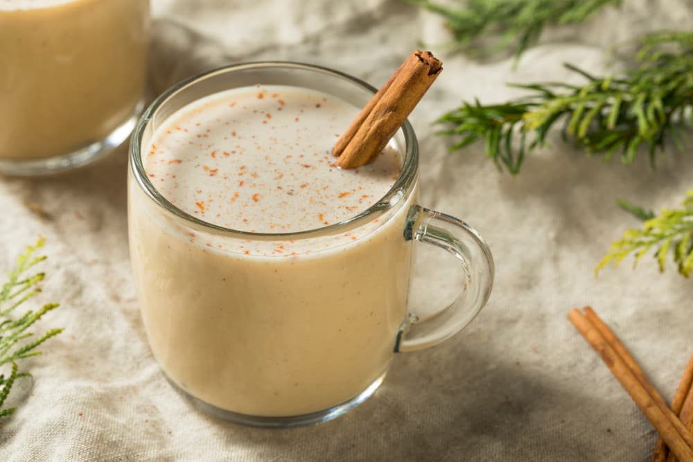 <b>GÉMINIS</b>
<br>Tú siempre tan alegre y carismático, le querrás dar un merecido toque latino a la velada y qué mejor que un inigualable coquito, que has esperado todo el año para disfrutar y compartir en familia mientras platican de cómo les ha ido últimamente.
