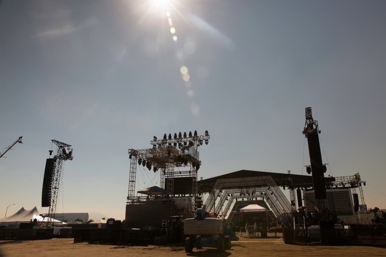 Este es el escenario, ya preparado y listo para el gran concierto de la frontera.