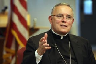 Arzobispo de Filadelfia fustiga la política migratoria de Donald Trump