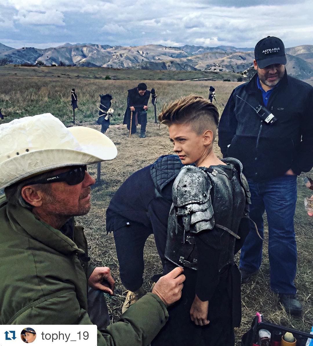 William Levy presumió una foto de su hijo Christopher preparándose para filmar una escena de la cinta 'The Veil'.