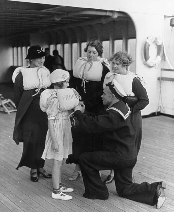 La embarcación tenia espacio para alojar a 1,957 pasajeros y 1,174 miembros de la tripulación.