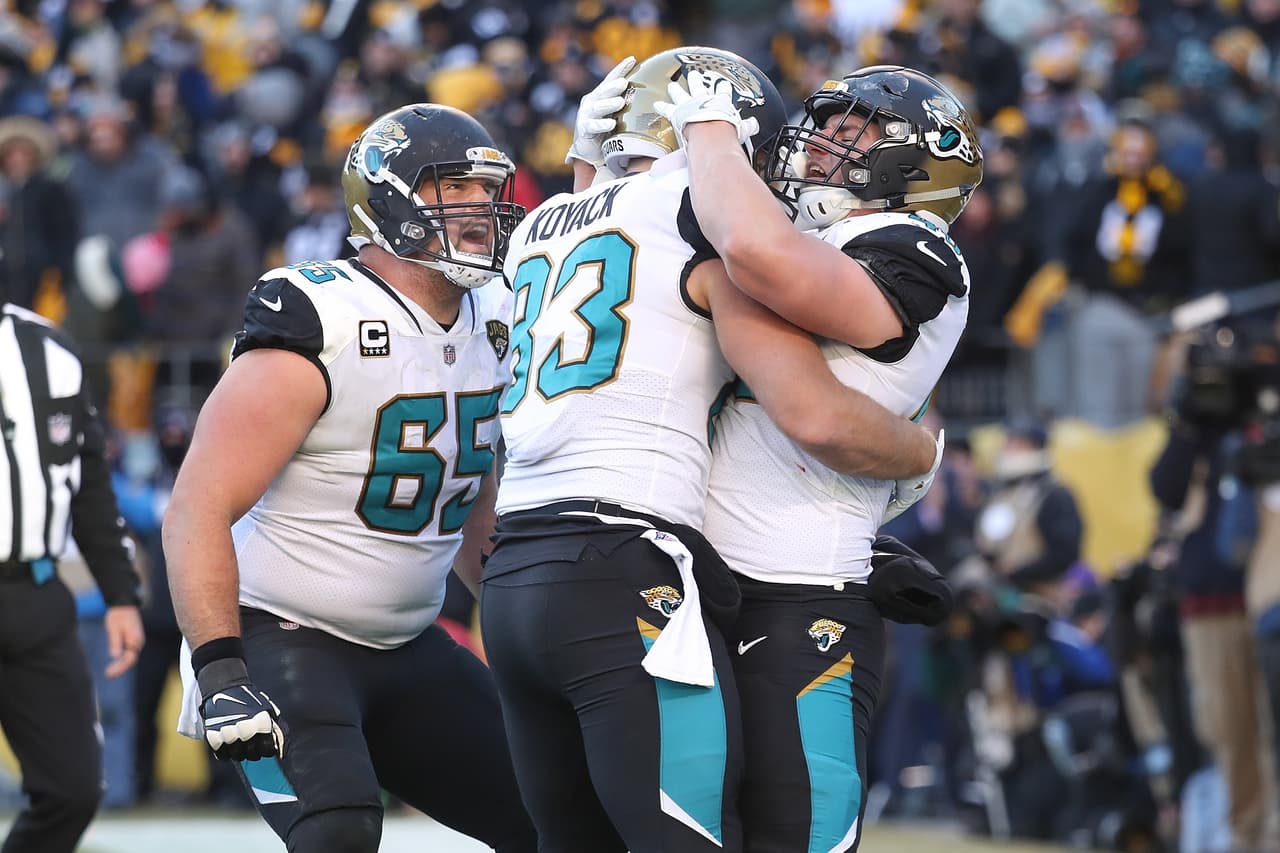 ¡Que viva la NFL! En un partidazo, los Jacksonville Jaguars eliminaron 45-42 a los Pittsburgh Steelers en un duelo donde las ofensivas dominaron ampliamente.