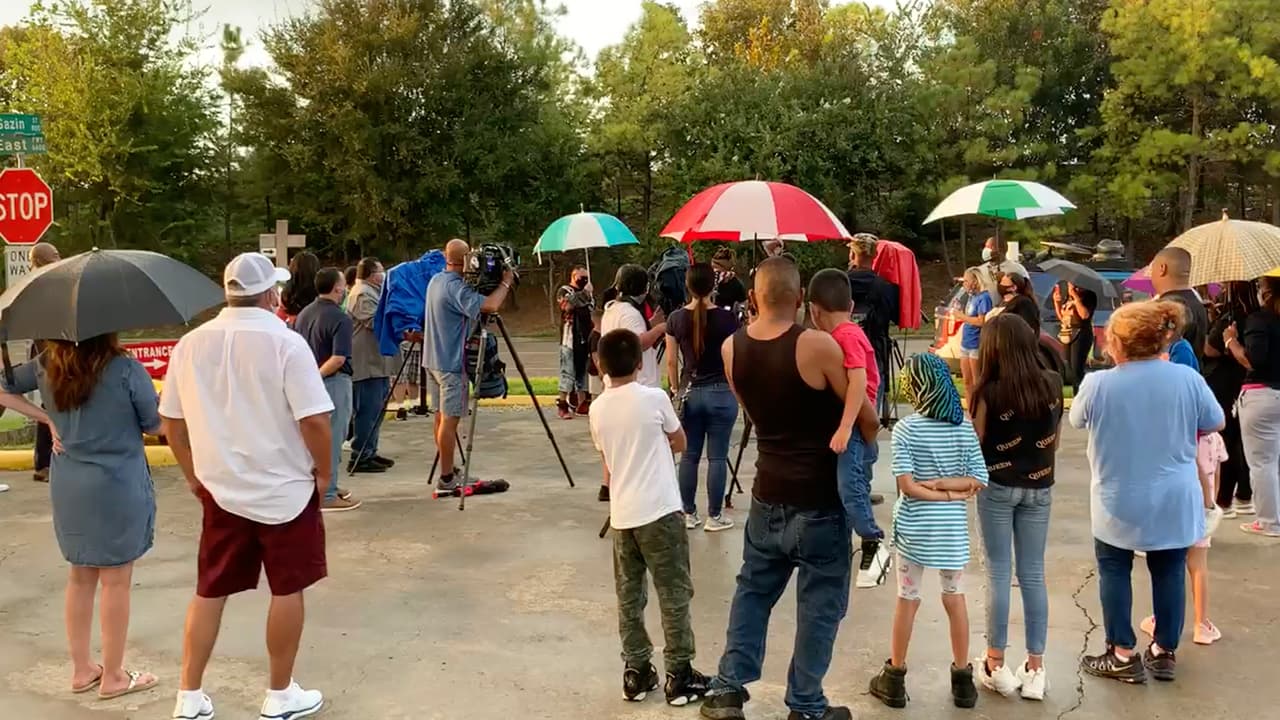 Acevedo junto al alcalde de Houston, 
<a href="https://www.univision.com/temas/sylvester-turner">Sylvester Turner</a>, ofrecieron una rueda de prensa en la semana donde publicaron los videos corporales de los oficiales presentes cuando murió Nicolás.