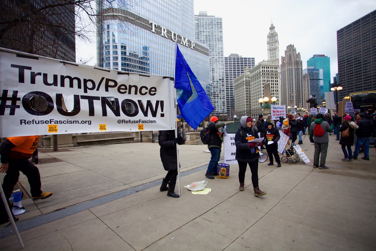 "Como medida de precaución adicional, tendremos una mayor presencia de seguridad en nuestros aeropuertos y nos comunicaremos con nuestros socios del sector público y privado con recordatorios para permanecer vigilantes después de la temporada de vacaciones", agregaron en un comunicado.