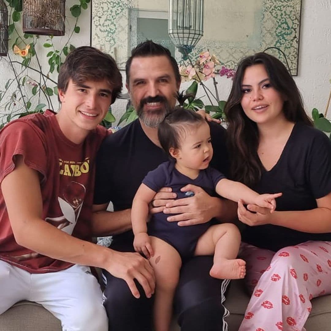 Antes de casarse con Claudia Álvarez, él ya era papá de Max (21 años) y Alexandra (18) y los procreó en su primer matrimonio con María Fernanda Gamboa.
<br>