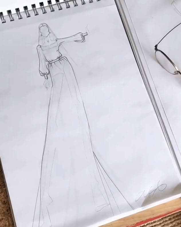 Los diseños hechos por Alejandra muestran vestidos de líneas sencillas y figura estilizada.