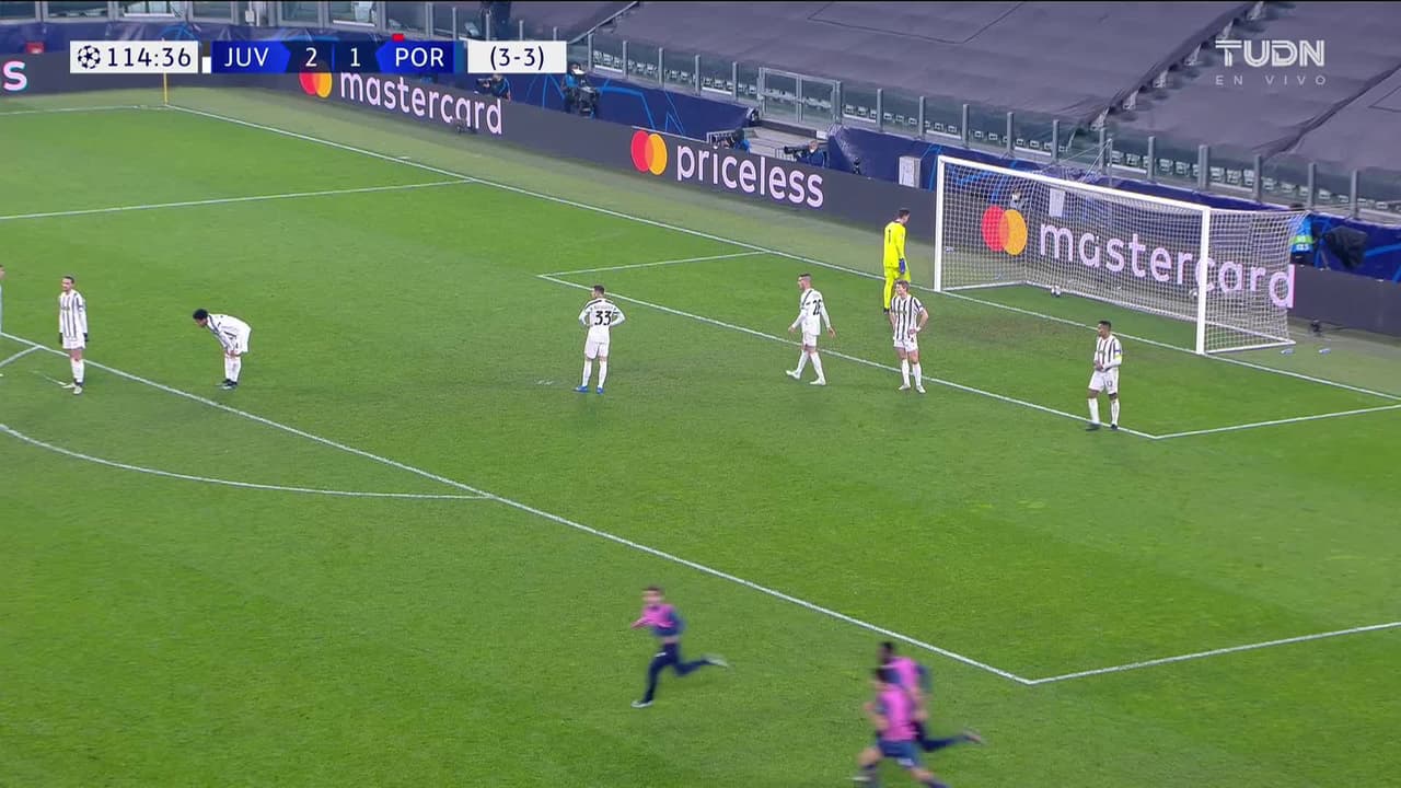 ¡GOL!  anota para FC Porto. Sérgio Miguel Relvas de Oliveira