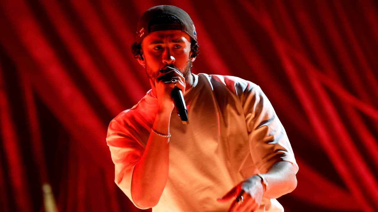 Una exnovia de Bad Bunny lo demanda por $40 millones por usar una frase "sin permiso"