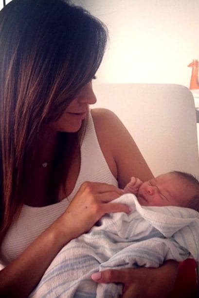 Satcha dedicó estas bellas palabras a su pequeño: "Llegaste a nuestras vidas hace sólo 9 días y ahora nos preguntamos cómo vivimos tanto tiempo sin ti hijo". ¿No es la madre más amorosa?