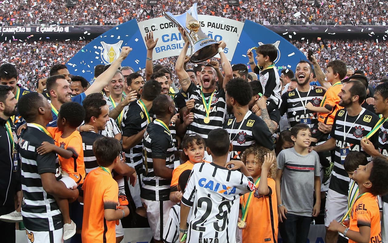 Corinthians celebra su título goleando a Sao Paulo