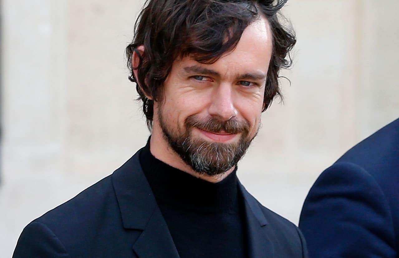 <b>Puesto 1. Jack Dorsey, más de 1,000 millones de dólares.</b> El CEO de Twitter y Square destinó su aporte económico a un fondo de ayuda a los afectados por la crisis sanitaria. Los aportes que ha realizado corresponden a más del 
<b>21.74%</b> de su fortuna total.
<br>