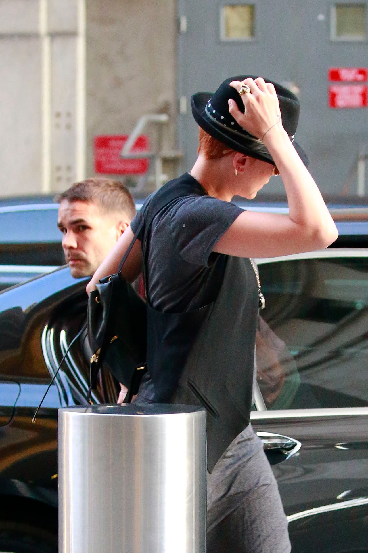 La actriz sigue apostando por esta tendencia, además del cabello súper corto.