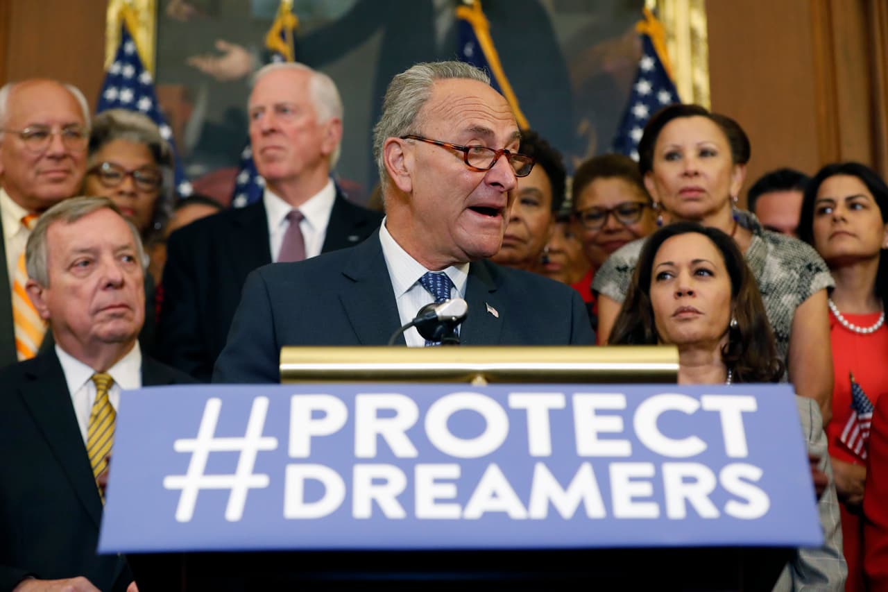 Demócratas lanzan último esfuerzo legislativo para sacar a los dreamers del limbo