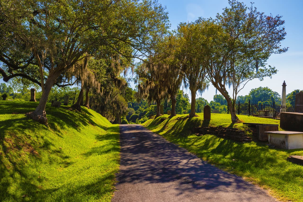 Una madre pidió hace 150 años una escalera secreta para estar cerca de la tumba de su hija, que falleció hace 10 años
