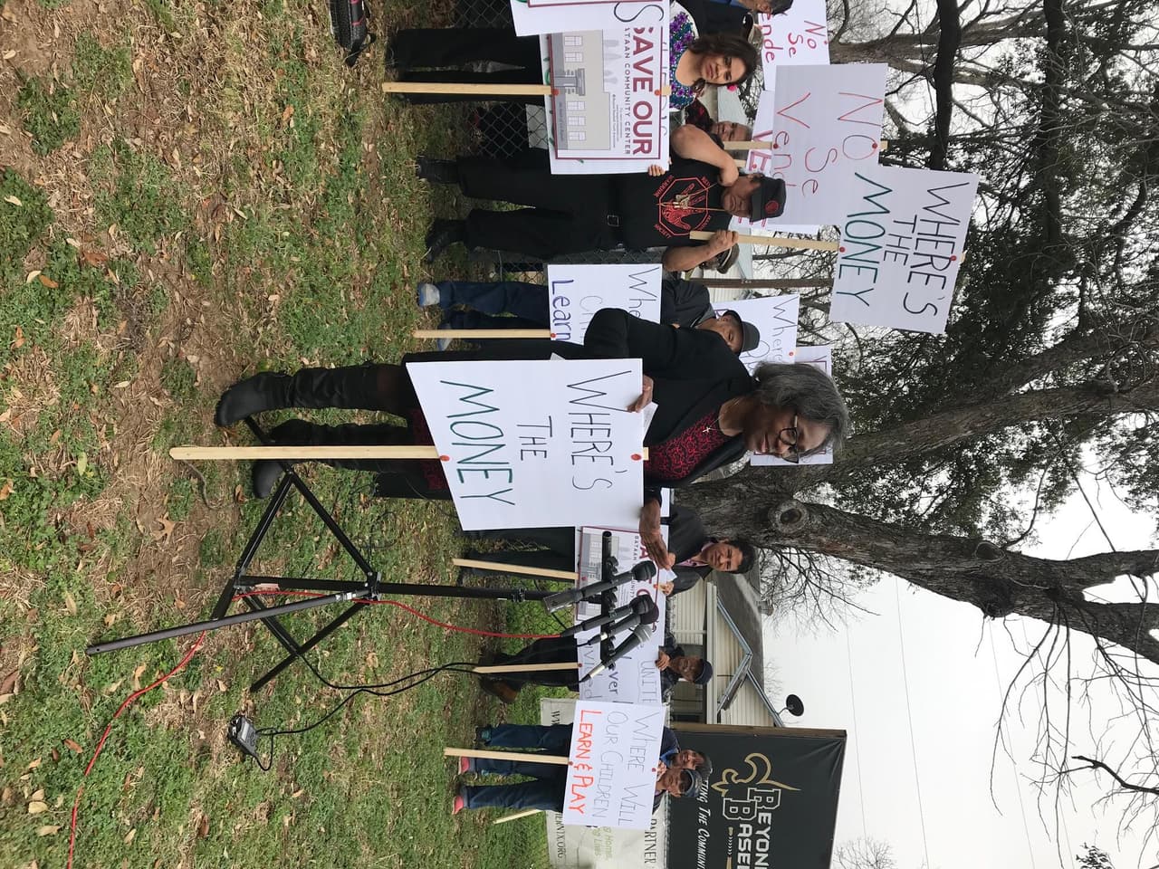 También se ha presentado una queja ante el Servicio de Impuestos Internos (IRS) solicitando una investigación debido a que los administradores presuntamente no han presentado las declaraciones de impuestos.