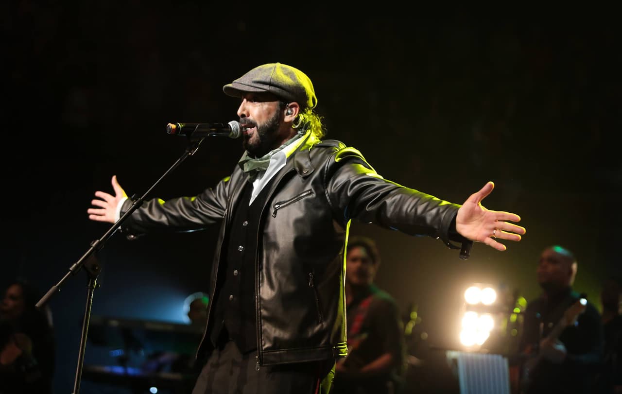 ¿Te gustaría conocer cómo piensa el cantante de “Bachata Rosa”? Mira lo que compartió en las redes sociales.