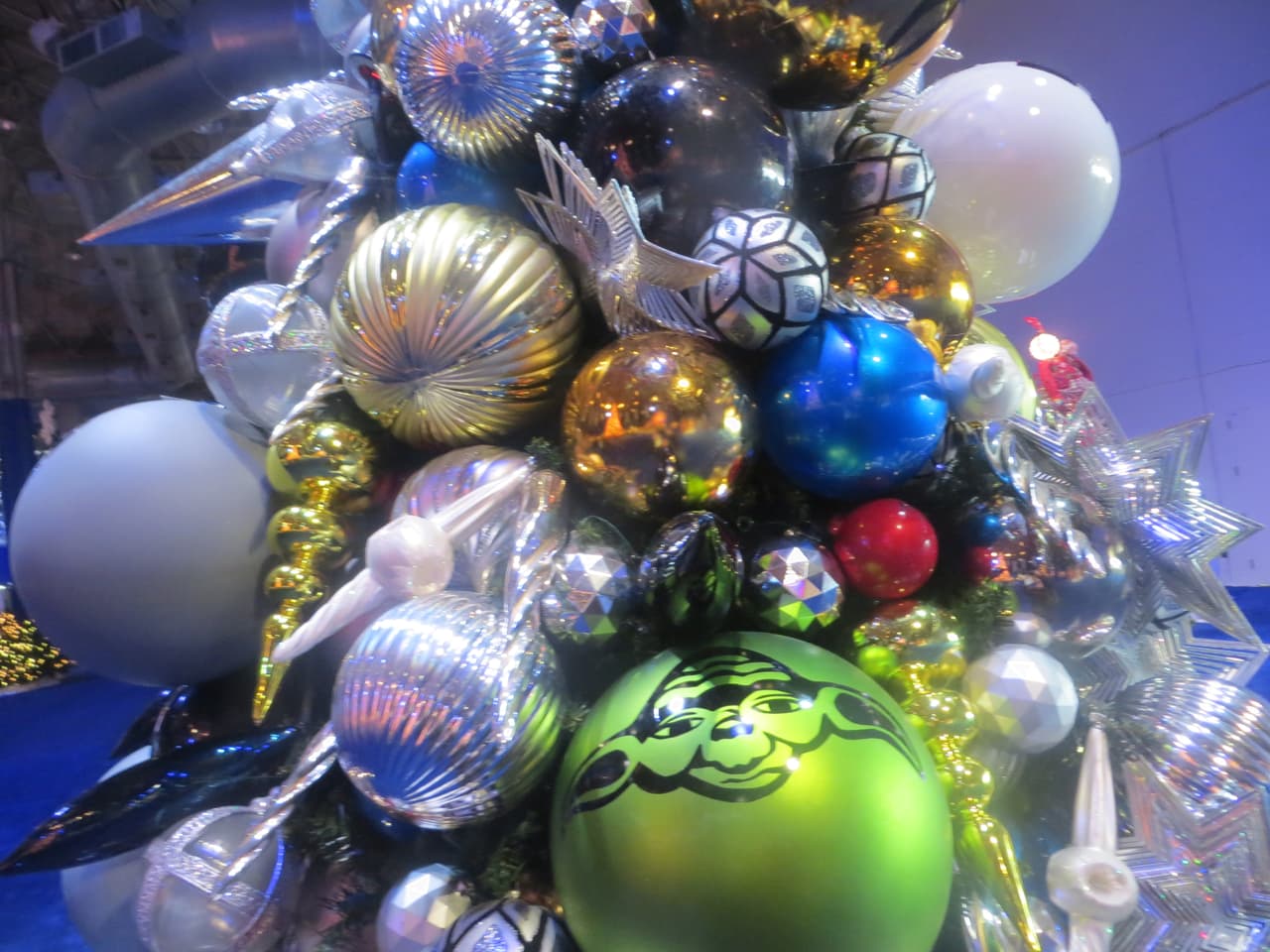 Hay desde árboles inspirados en La Guerra de las Galaxias.