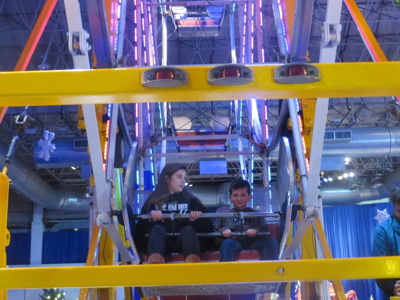 Una de las ventajas de esta atracción es que es al interior, por lo que si hace mucho frío es una excelente opción para ir con la familia y disfrutar de un día divertido.