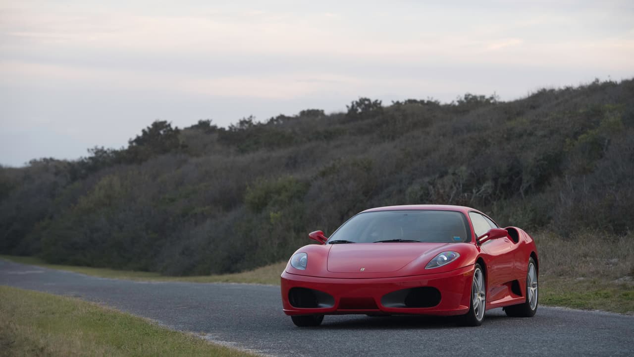 La subasta de automóviles clásicos llevada a cabo por
<b><a href=" A pesar de su súbito y electoralmente conveniente amor por los productos hechos en Estados Unidos, <b>el actual presidente de la nación siente una</b> <b>predilección especial por automóviles exóticos europeos</b>. " target="_blank">Auctions America</a></b>
<a href=" A pesar de su súbito y electoralmente conveniente amor por los productos hechos en Estados Unidos, <b>el actual presidente de la nación siente una</b> <b>predilección especial por automóviles exóticos europeos</b>. " target="_blank"> </a>el pasado fin de semana en la ciudad de Fort Lauderdale en Florida tuvo un lote muy especial:
<b>un <a href="http://www.univision.com/noticias/ferrari" target="_blank">Ferrari</a> F430 Berlinetta F1 año 2007 que perteneció a Donald Trump</b>.